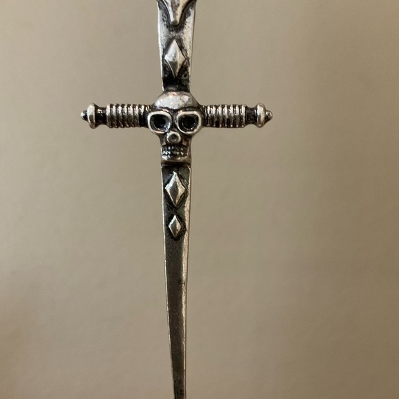 Unisex Silver Tone Goth Punk Skull & Dagger Dangle Earring - Picture 3 of 8